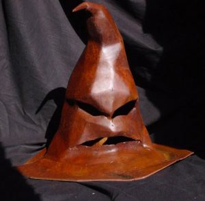 le choixpeau magique de harry potter fait en fer metal tolle par l'artisan du metal loic barril dans le royans-vercors